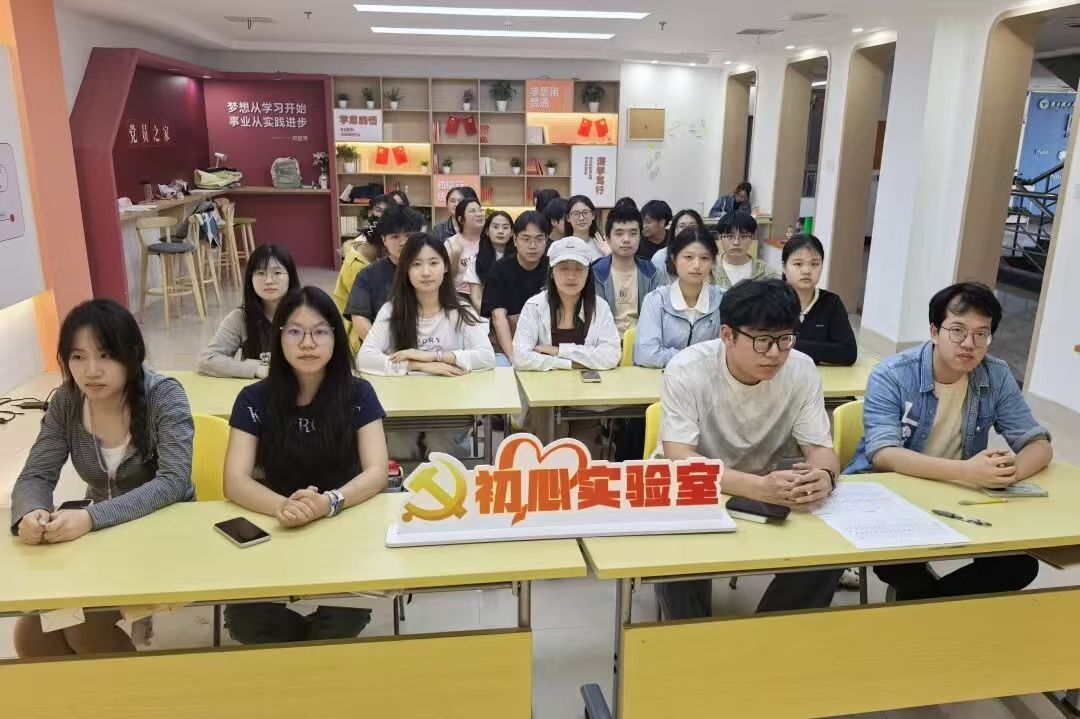 在领誓人带领下